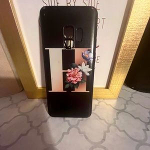 Samsung S9 Case letter H…It is used but good material